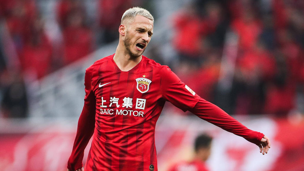 关于冲刺阶段英超传出新动向，上海海港止住颓势，管理层表态：更衣室稳定，训练强度明显提升的信息